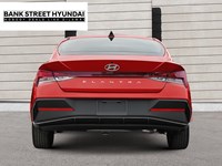 2025 Hyundai Elantra Luxury IVT
