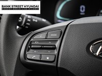 2025 Hyundai Venue Essential IVT w/Two-Tone