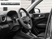 2025 Hyundai Venue Essential IVT w/Two-Tone