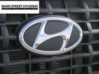 2026 Hyundai Venue Essential IVT w/Two-Tone