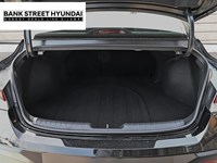 2025 Hyundai Elantra Luxury IVT w/Two-Tone Interior