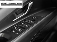 2025 Hyundai Elantra Luxury IVT w/Two-Tone Interior