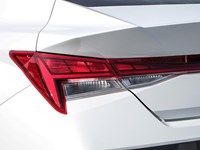 2025 Hyundai Elantra HEV Luxury DCT