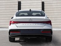 2025 Hyundai Elantra Luxury IVT