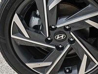 2026 Hyundai Elantra Luxury IVT w/Two-Tone Interior