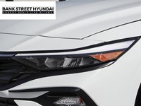 2025 Hyundai Elantra Luxury IVT