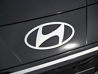 2025 Hyundai Elantra Luxury IVT w/Two-Tone Interior
