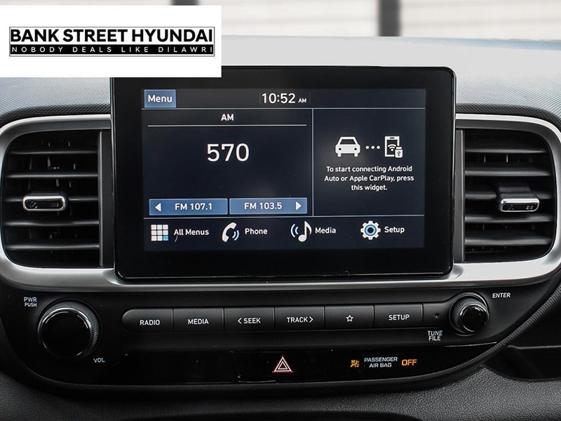 2025 Hyundai Venue Essential IVT w/Two-Tone