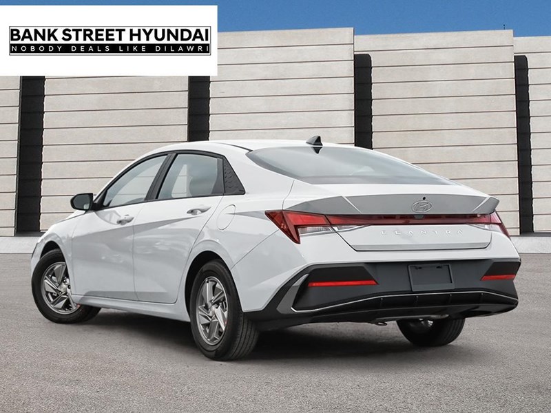 2025 Hyundai Elantra Essential IVT