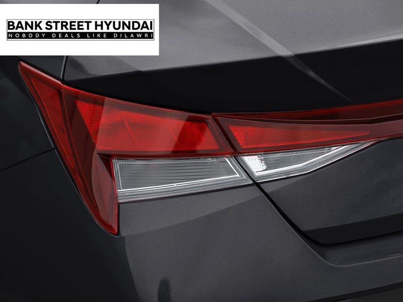 2025 Hyundai Elantra Essential IVT