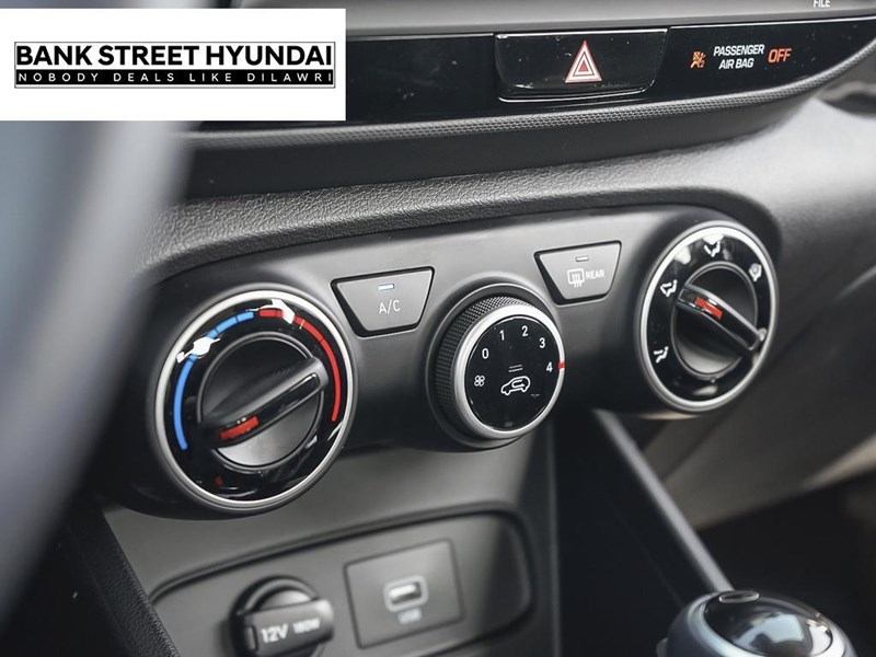 2025 Hyundai Venue Preferred IVT w/Two-Tone