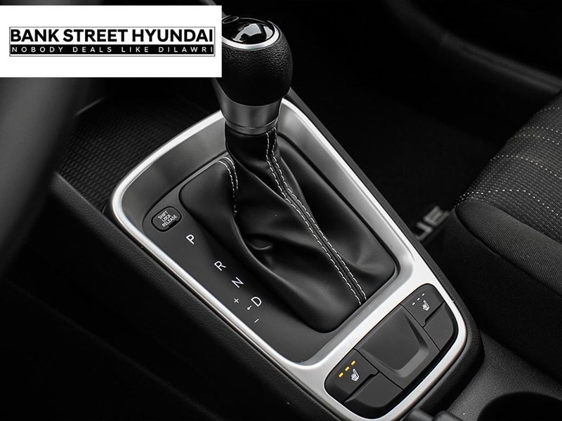 2025 Hyundai Venue Essential IVT w/Two-Tone