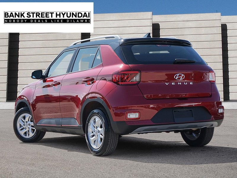 2025 Hyundai Venue Preferred IVT w/Two-Tone