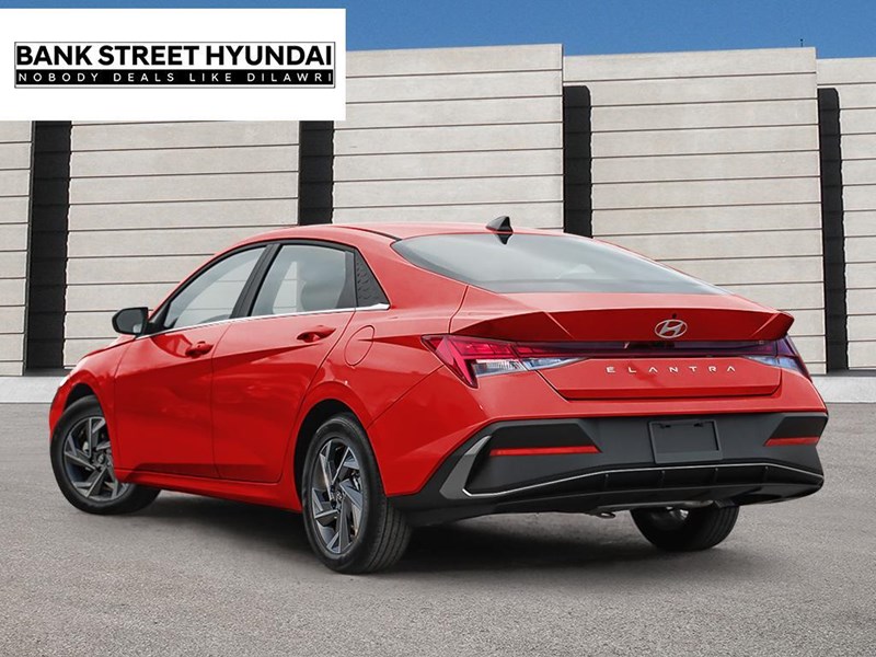 2025 Hyundai Elantra Luxury IVT