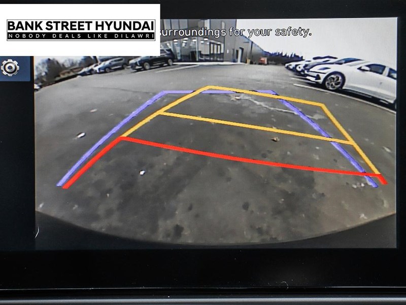 2025 Hyundai Venue Essential IVT w/Two-Tone