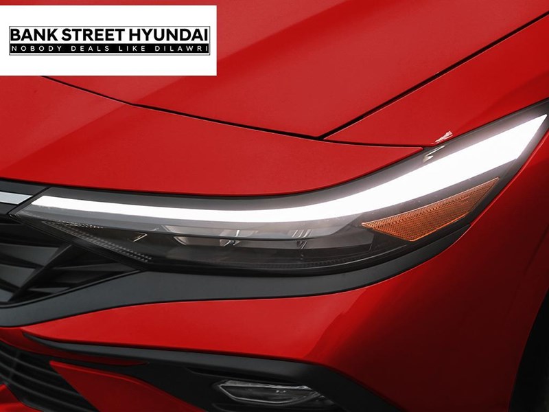 2025 Hyundai Elantra Luxury IVT