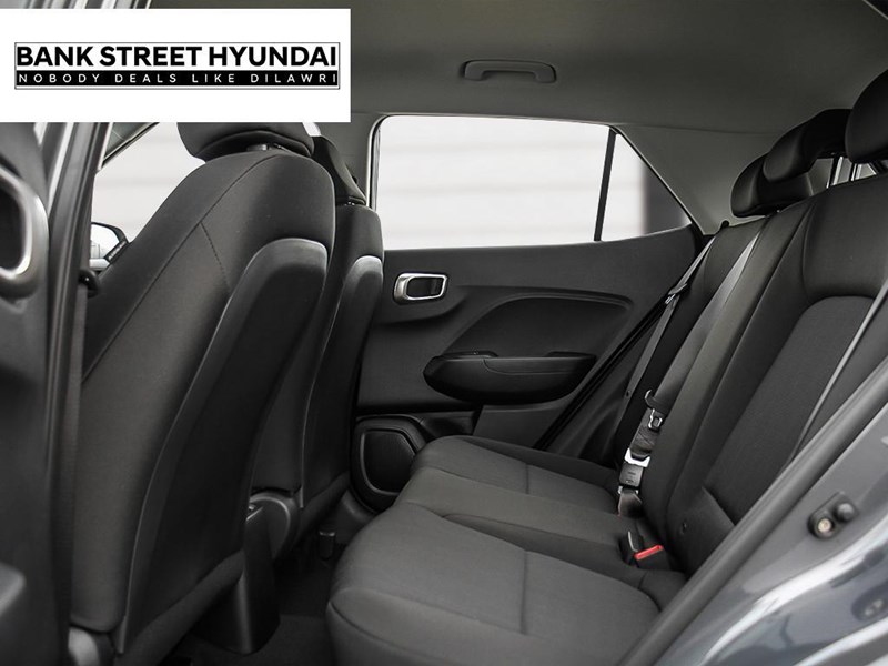 2025 Hyundai Venue Essential IVT w/Two-Tone