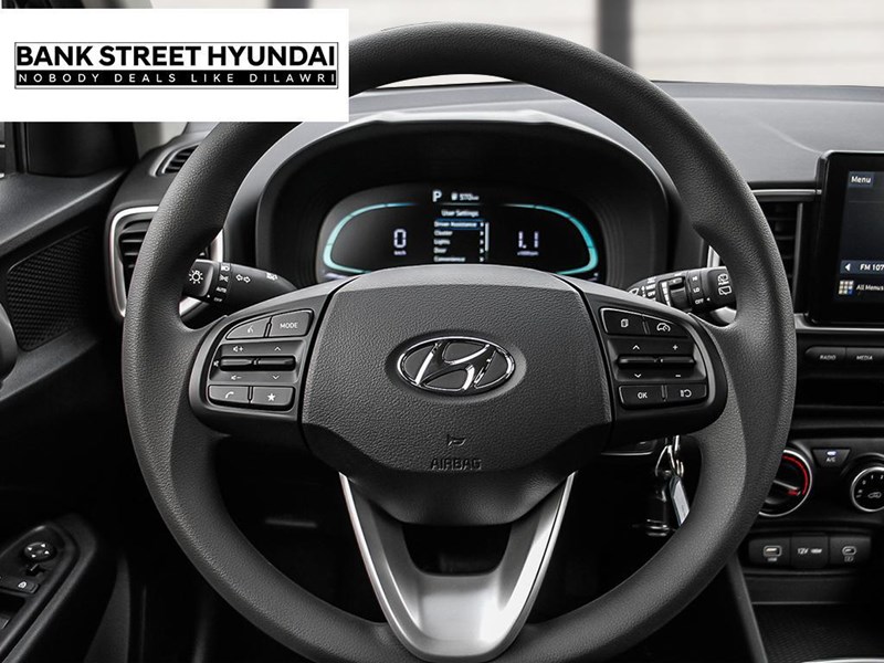 2025 Hyundai Venue Essential IVT w/Two-Tone