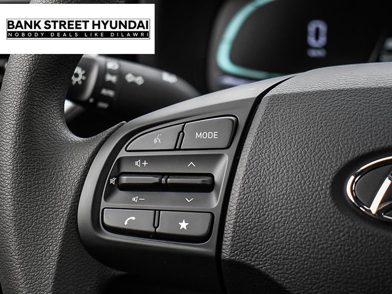 2025 Hyundai Venue Essential IVT w/Two-Tone