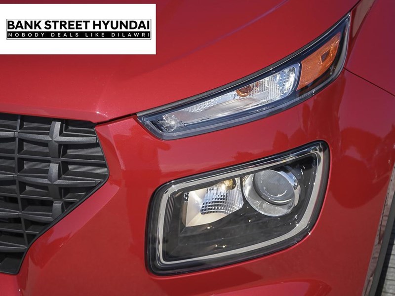 2025 Hyundai Venue Preferred IVT w/Two-Tone