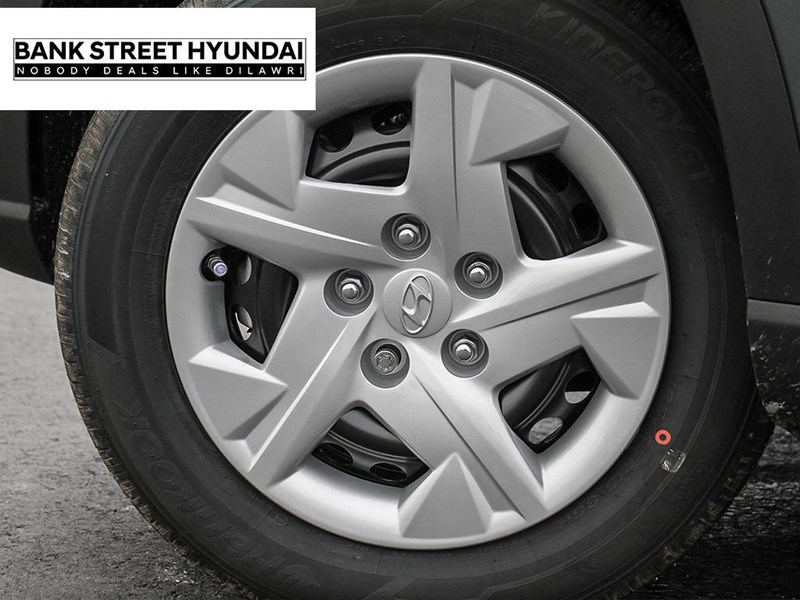 2025 Hyundai Venue Essential IVT w/Two-Tone
