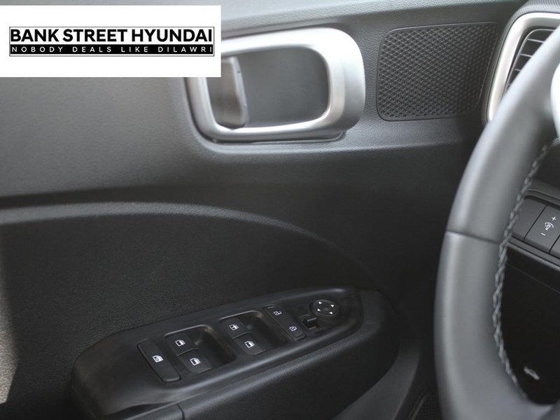 2025 Hyundai Venue Preferred IVT w/Two-Tone