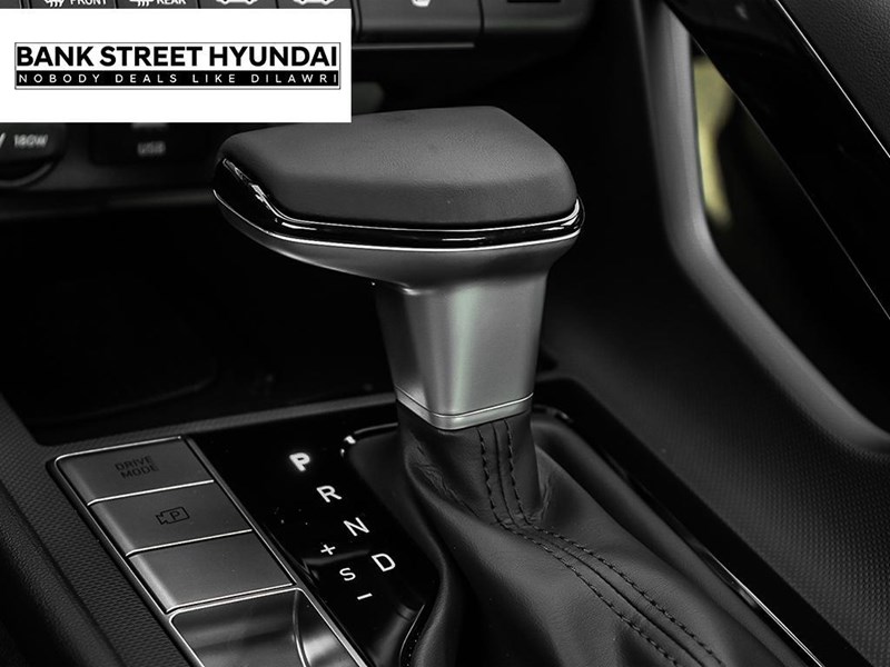 2025 Hyundai Elantra HEV Luxury DCT