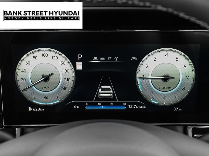 2025 Hyundai Elantra Luxury IVT