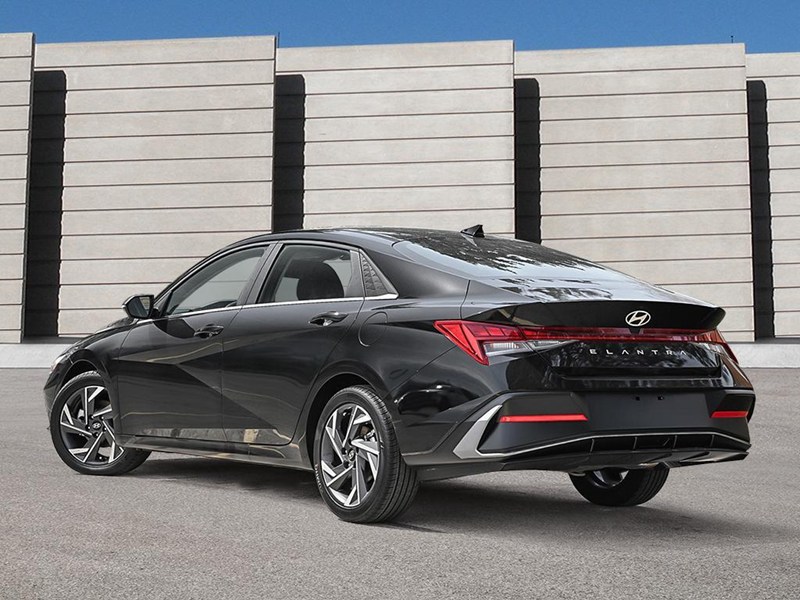 2026 Hyundai Elantra Luxury IVT w/Two-Tone Interior