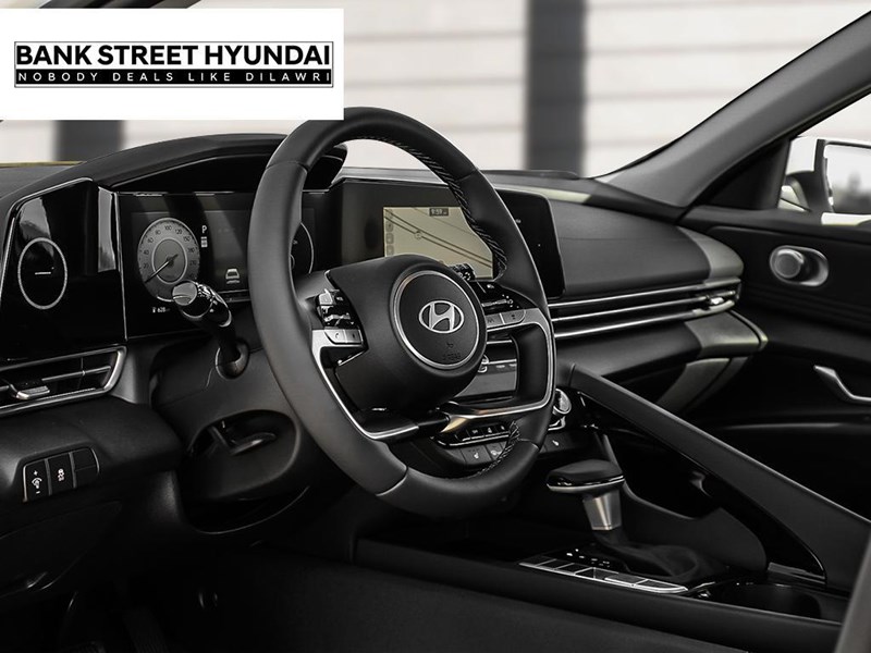 2025 Hyundai Elantra Luxury IVT