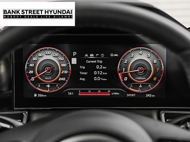 2025 Hyundai Elantra Luxury IVT w/Two-Tone Interior