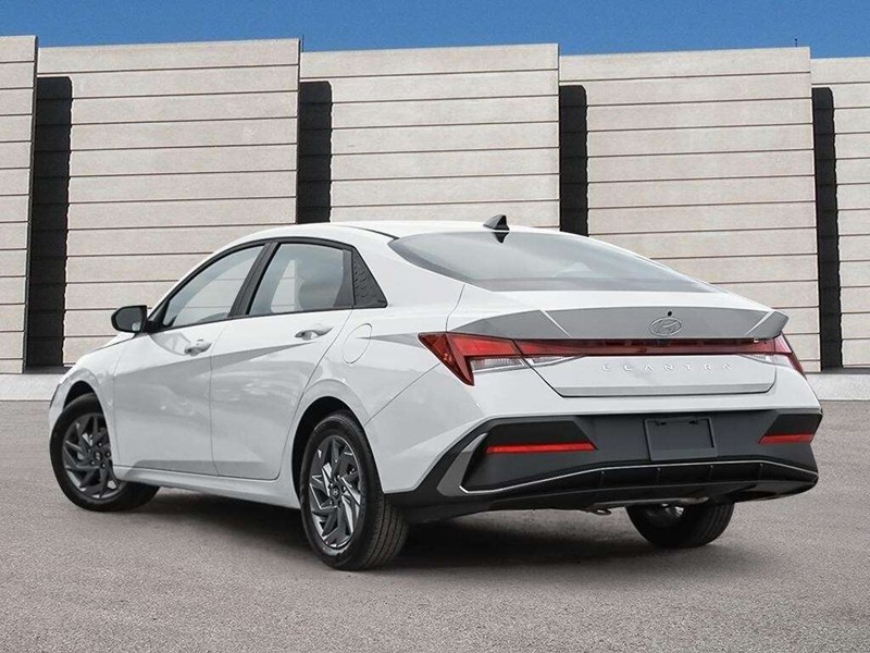 2026 Hyundai Elantra Preferred IVT