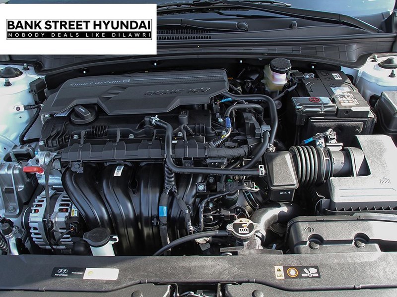 2025 Hyundai Elantra Luxury IVT