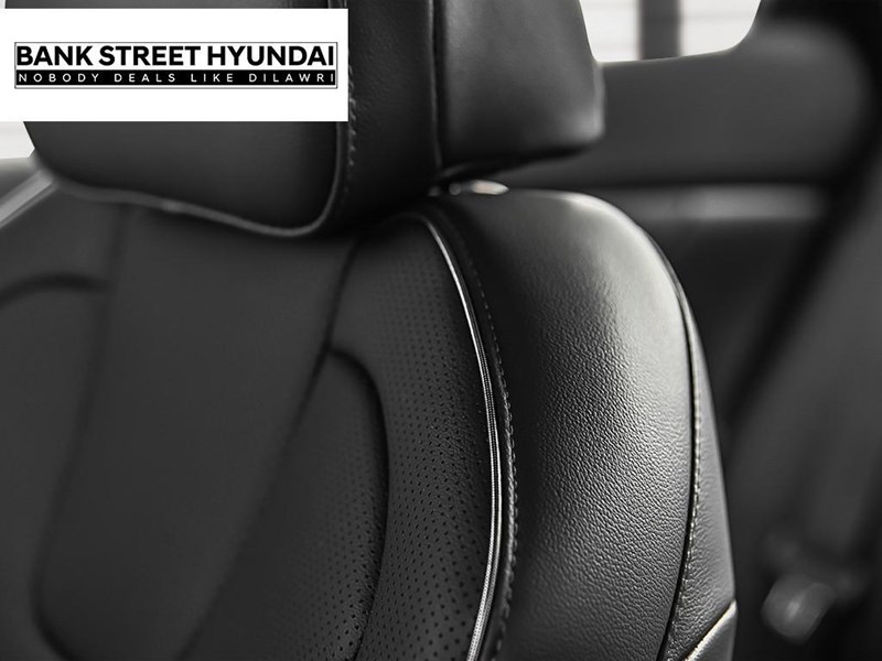 2025 Hyundai Elantra Luxury IVT w/Two-Tone Interior