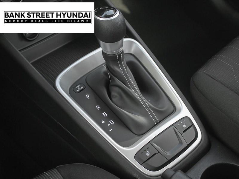 2026 Hyundai Venue Essential IVT w/Two-Tone