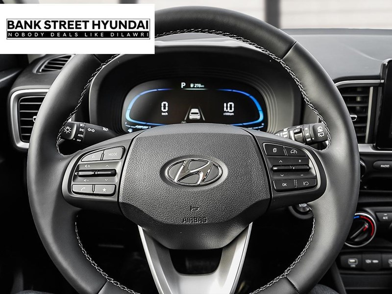 2025 Hyundai Venue Essential IVT