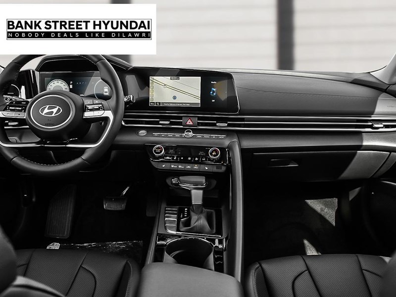 2025 Hyundai Elantra HEV Luxury DCT