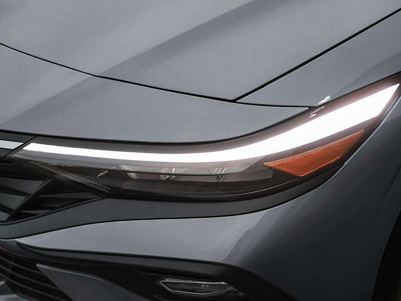 2026 Hyundai Elantra Luxury IVT w/Two-Tone Interior