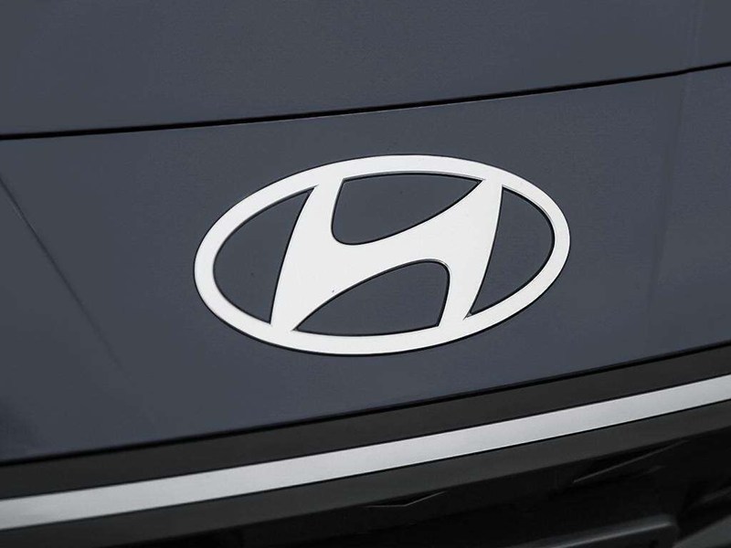 2026 Hyundai Elantra Luxury IVT w/Two-Tone Interior