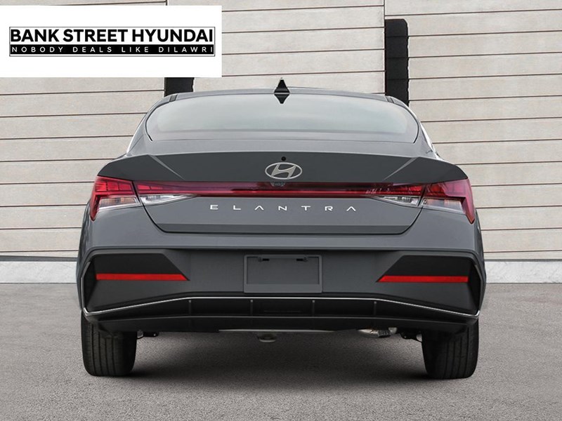 2026 Hyundai Elantra Luxury IVT