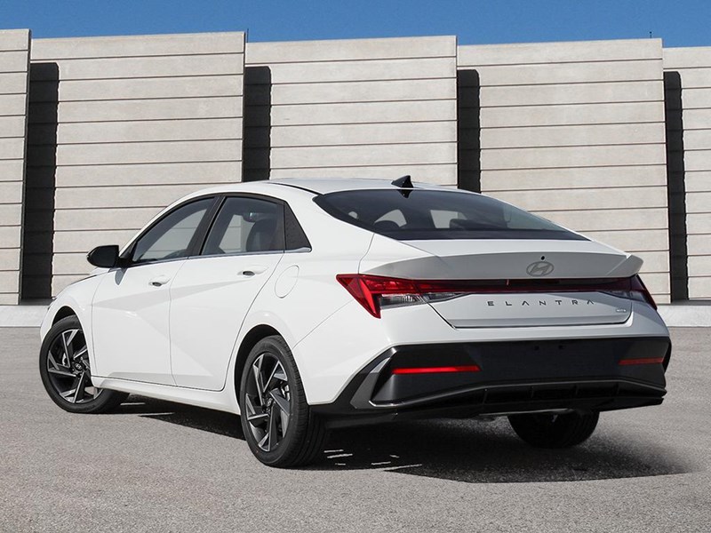 2025 Hyundai Elantra HEV Luxury DCT