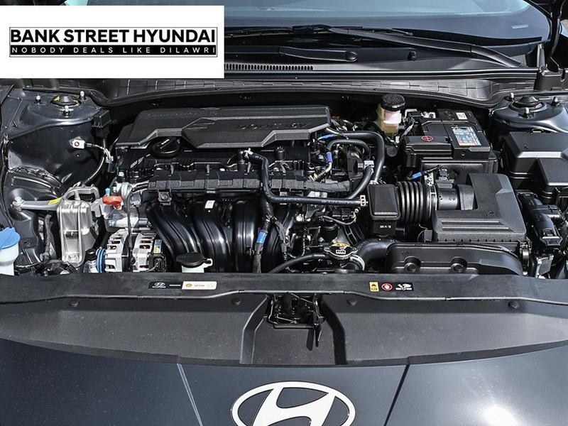 2025 Hyundai Elantra Luxury IVT w/Two-Tone Interior