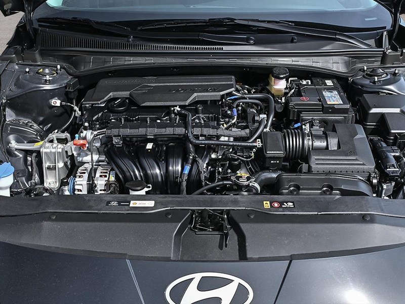 2026 Hyundai Elantra Luxury IVT w/Two-Tone Interior