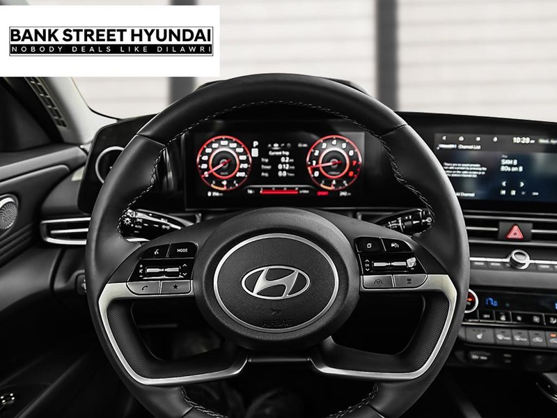 2025 Hyundai Elantra Luxury IVT w/Two-Tone Interior