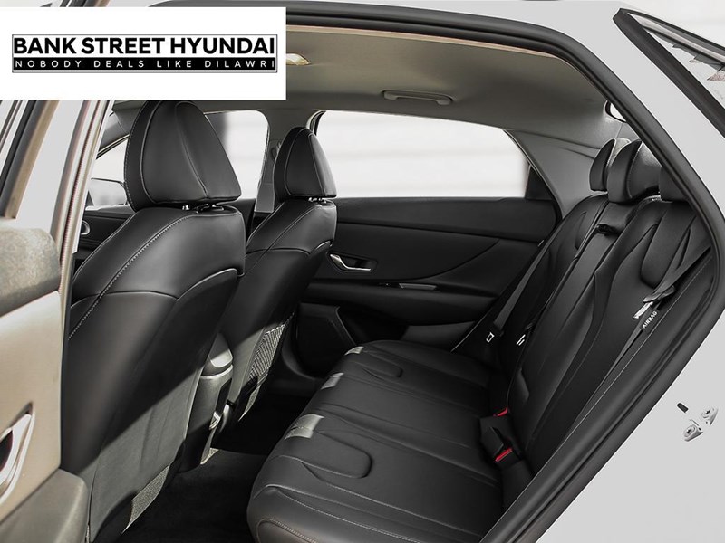 2025 Hyundai Elantra HEV Luxury DCT