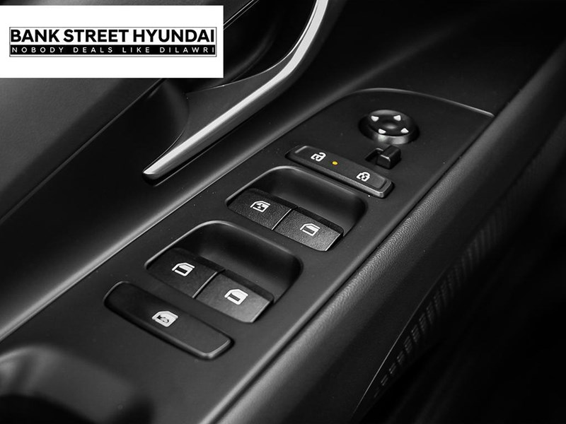 2025 Hyundai Elantra HEV Luxury DCT