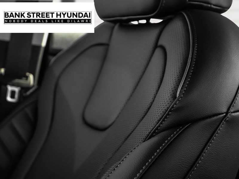 2025 Hyundai Elantra Luxury IVT