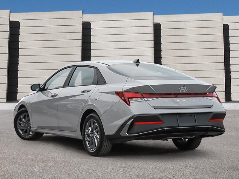 2026 Hyundai Elantra Essential IVT