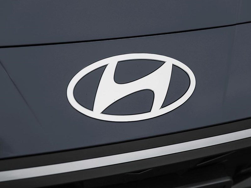 2026 Hyundai Elantra Luxury IVT w/Two-Tone Interior