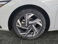 2024 Hyundai Elantra Preferred IVT w/Tech Pkg